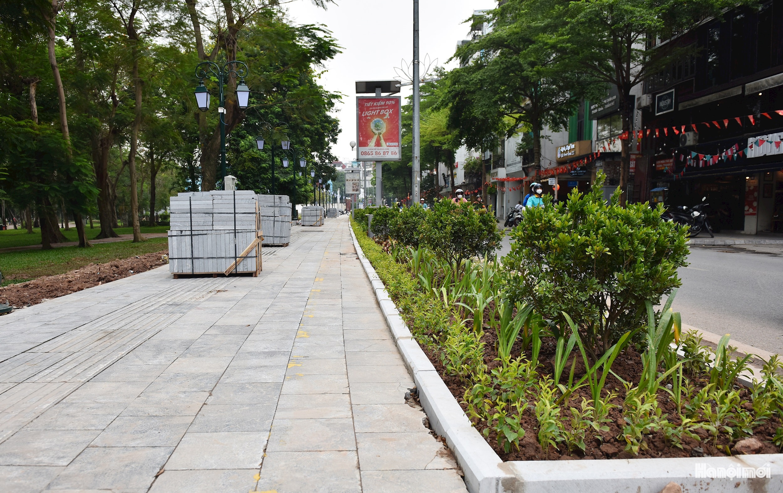 Diện mạo mới quanh công viên Thống Nhất sau chỉnh trang vỉa hè phố Nguyễn Đình Chiểu