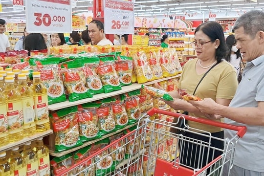 [Podcast] Tin tức ngày 6-6: Siêu thị đồng loạt giảm giá tới 50%, kích cầu mua sắm mùa hè